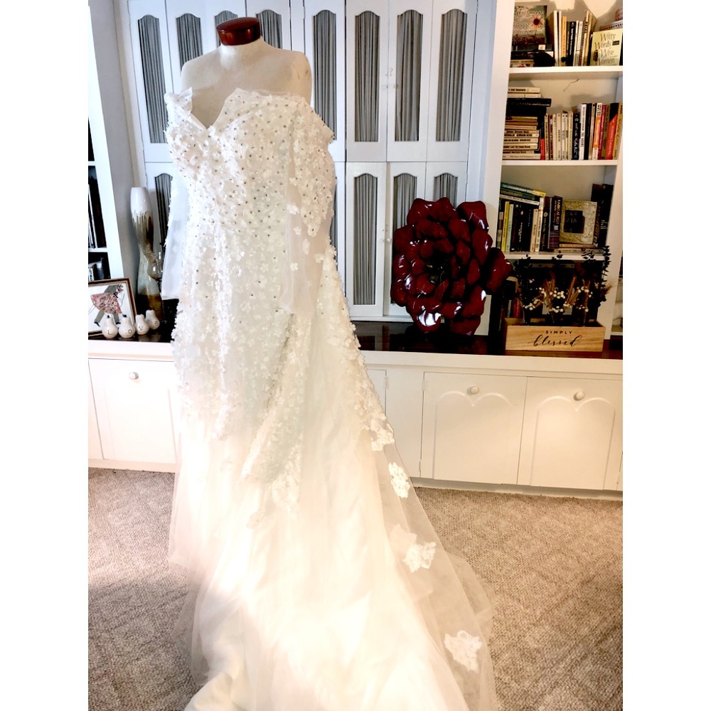 NEW w/out Tags, Custom Made Wedding Dress, 20W